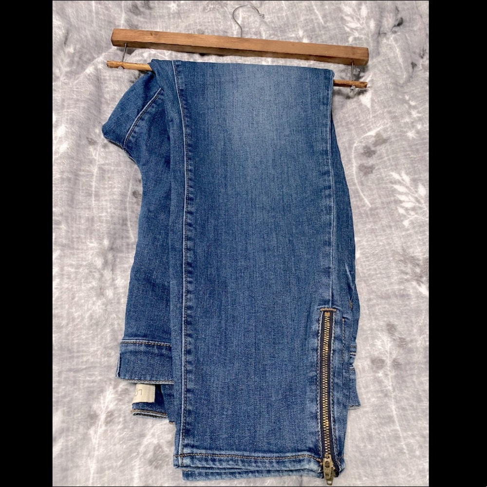 Loft jeans in medium wash with gold zippers size 16